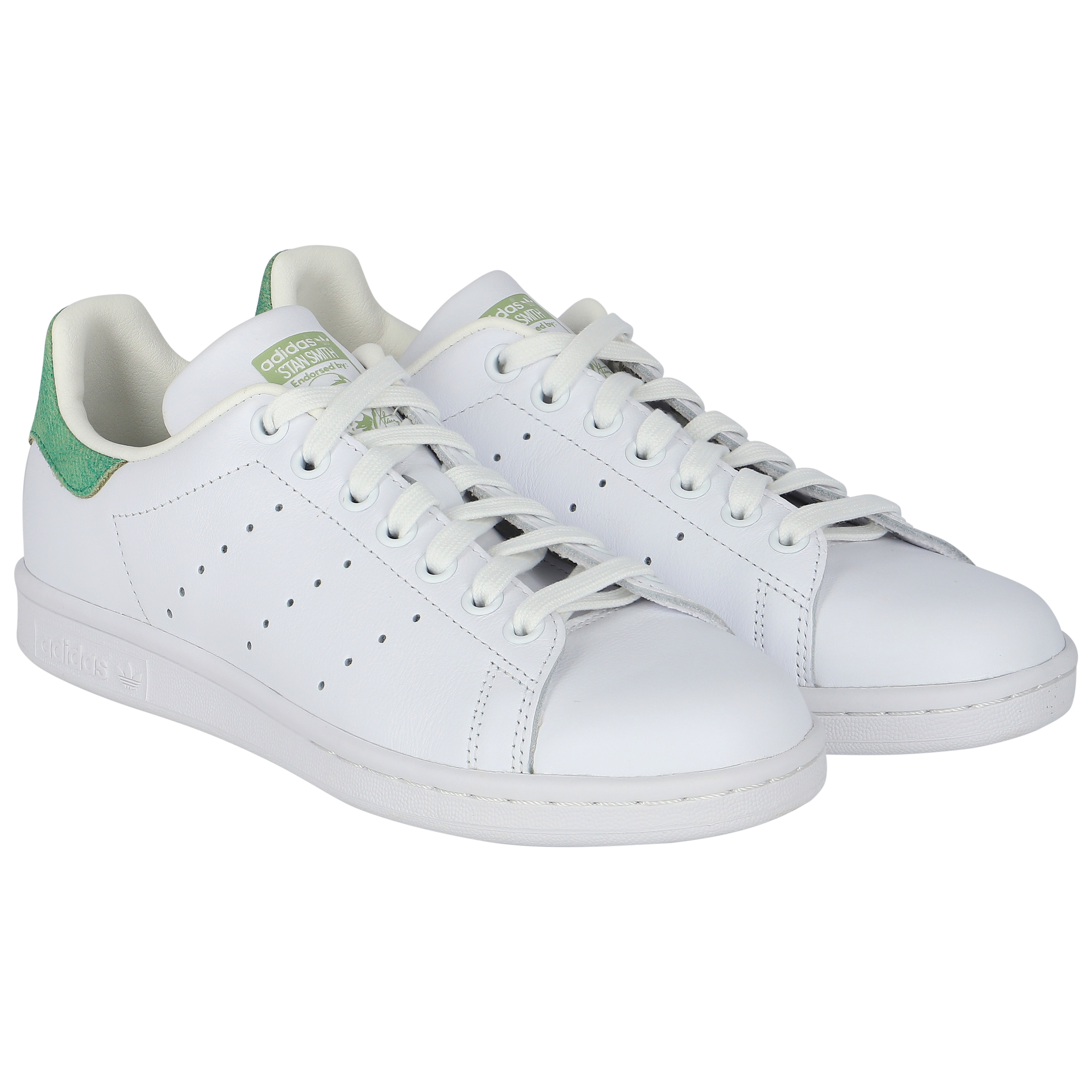 white trainers stan smith